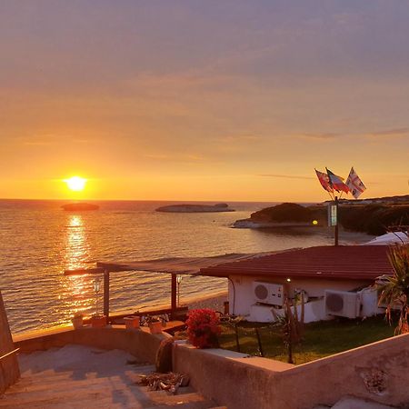 Mare Lughente Bed & Breakfast S'archittu Bagian luar foto