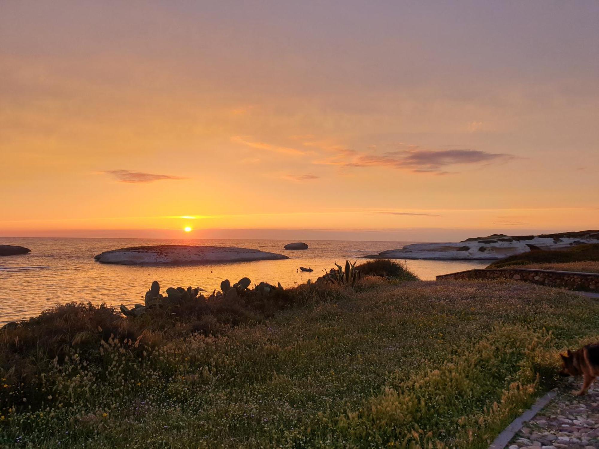 Mare Lughente Bed & Breakfast S'archittu Bagian luar foto
