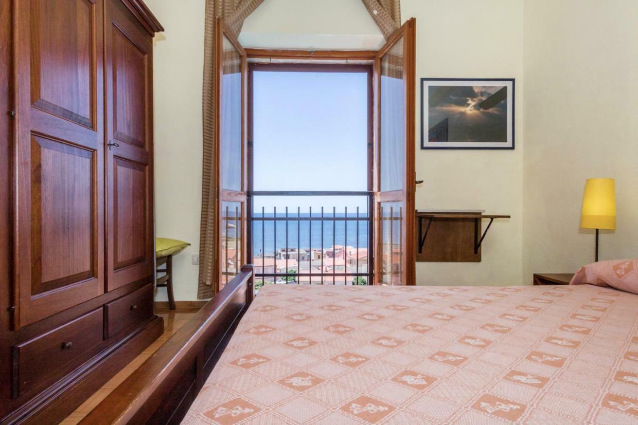 Mare Lughente Bed & Breakfast S'archittu Bagian luar foto