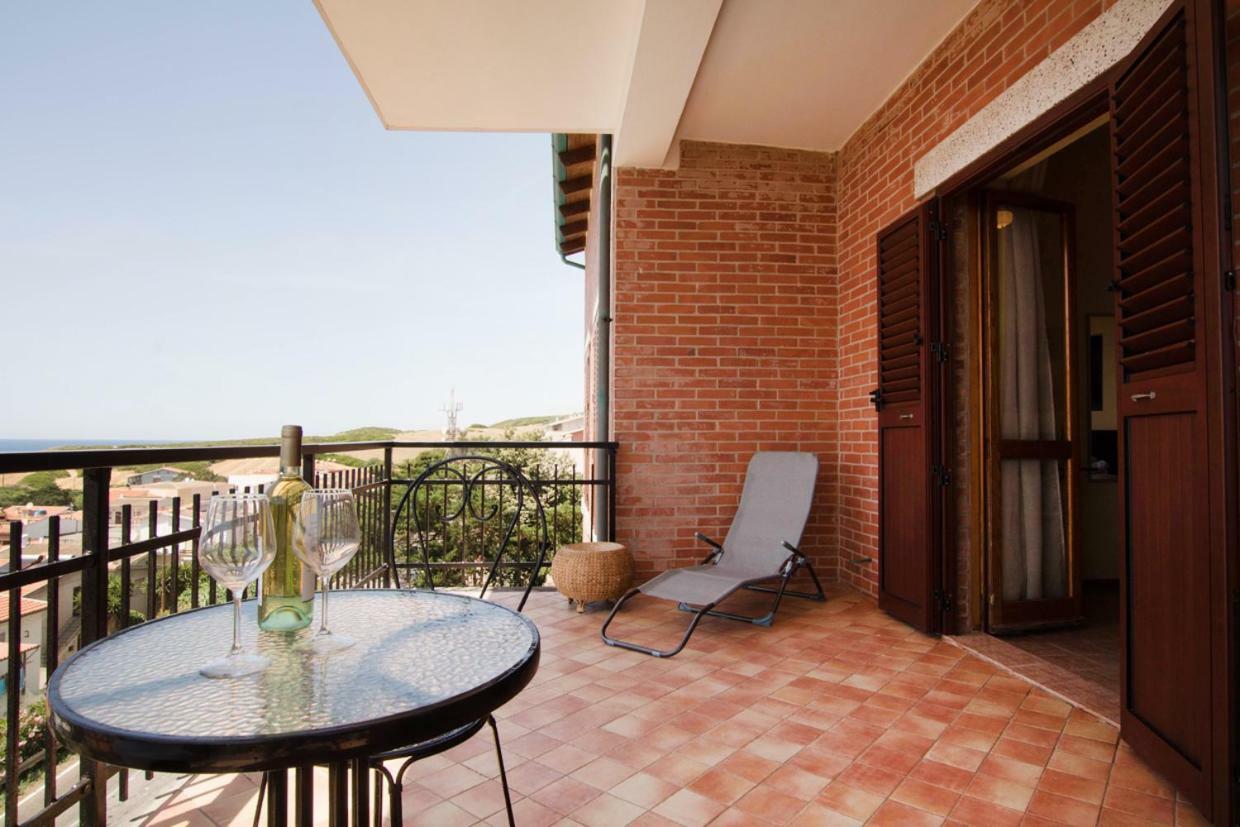 Mare Lughente Bed & Breakfast S'archittu Bagian luar foto