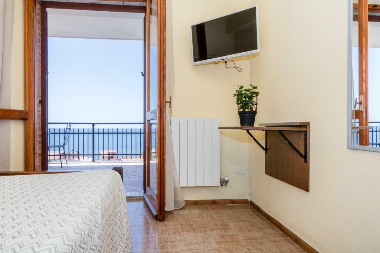 Mare Lughente Bed & Breakfast S'archittu Bagian luar foto