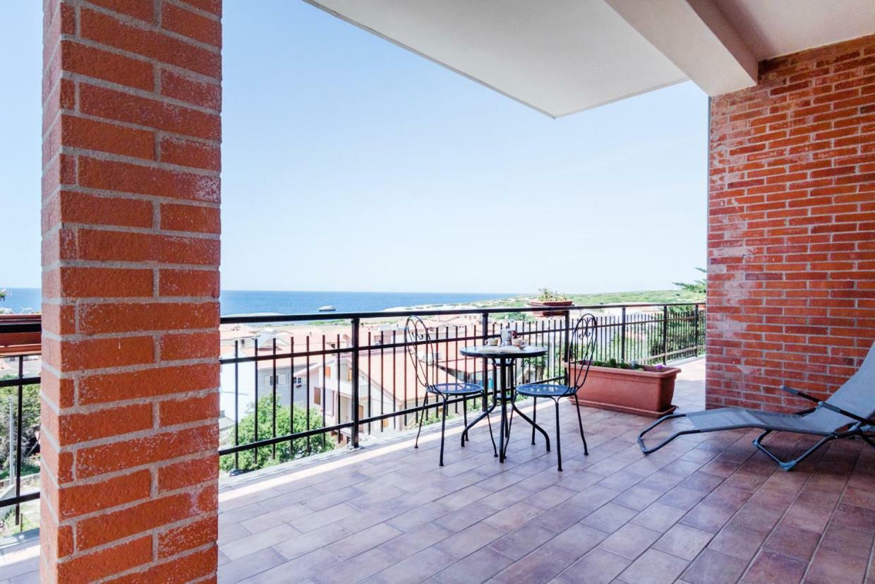Mare Lughente Bed & Breakfast S'archittu Bagian luar foto