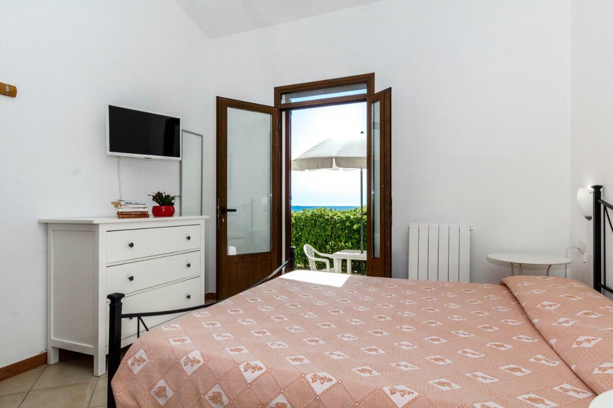 Mare Lughente Bed & Breakfast S'archittu Bagian luar foto
