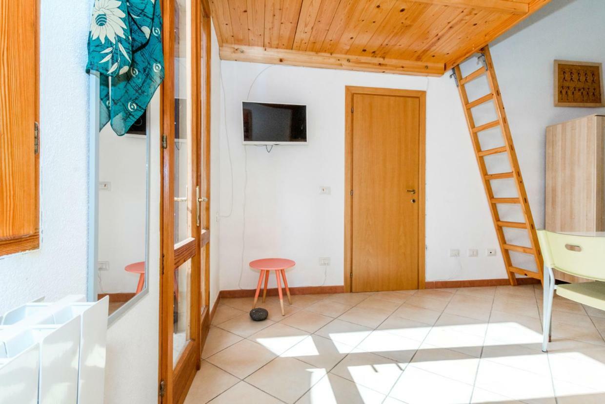 Mare Lughente Bed & Breakfast S'archittu Bagian luar foto
