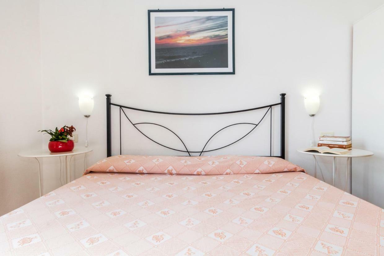 Mare Lughente Bed & Breakfast S'archittu Bagian luar foto