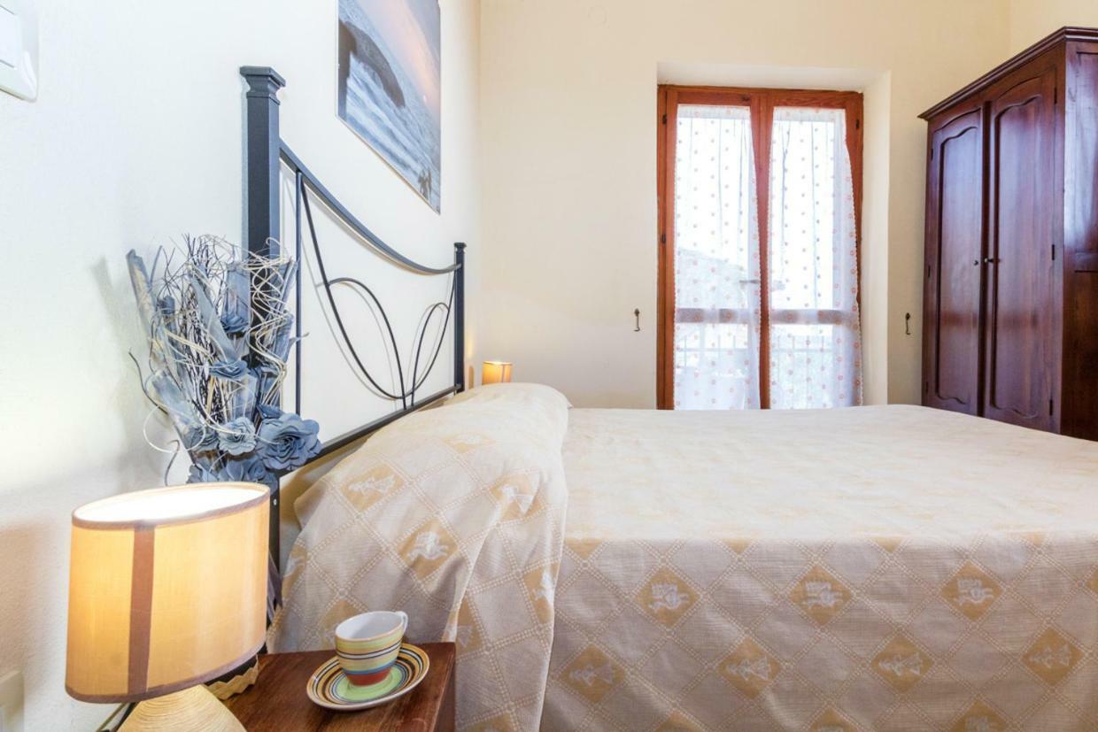 Mare Lughente Bed & Breakfast S'archittu Bagian luar foto