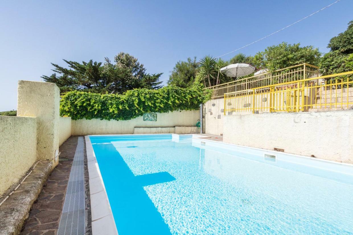 Mare Lughente Bed & Breakfast S'archittu Bagian luar foto