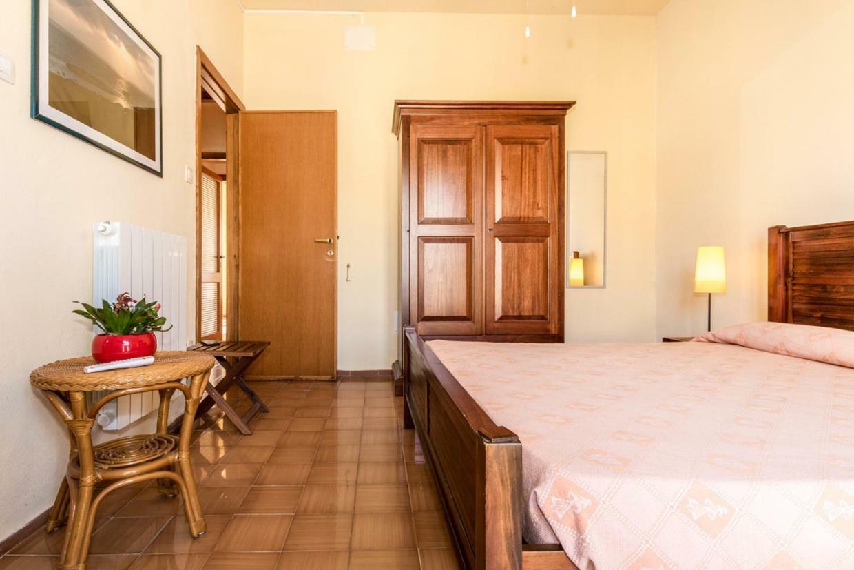 Mare Lughente Bed & Breakfast S'archittu Bagian luar foto