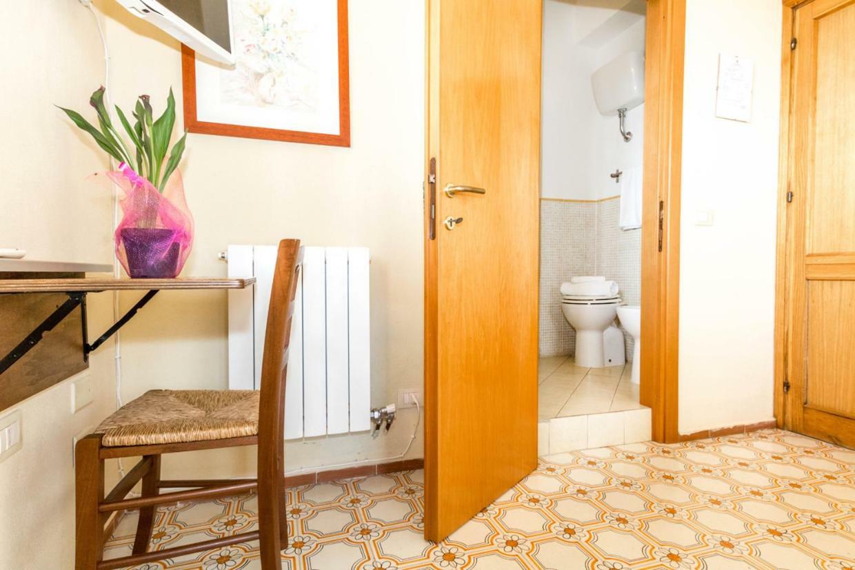 Mare Lughente Bed & Breakfast S'archittu Bagian luar foto