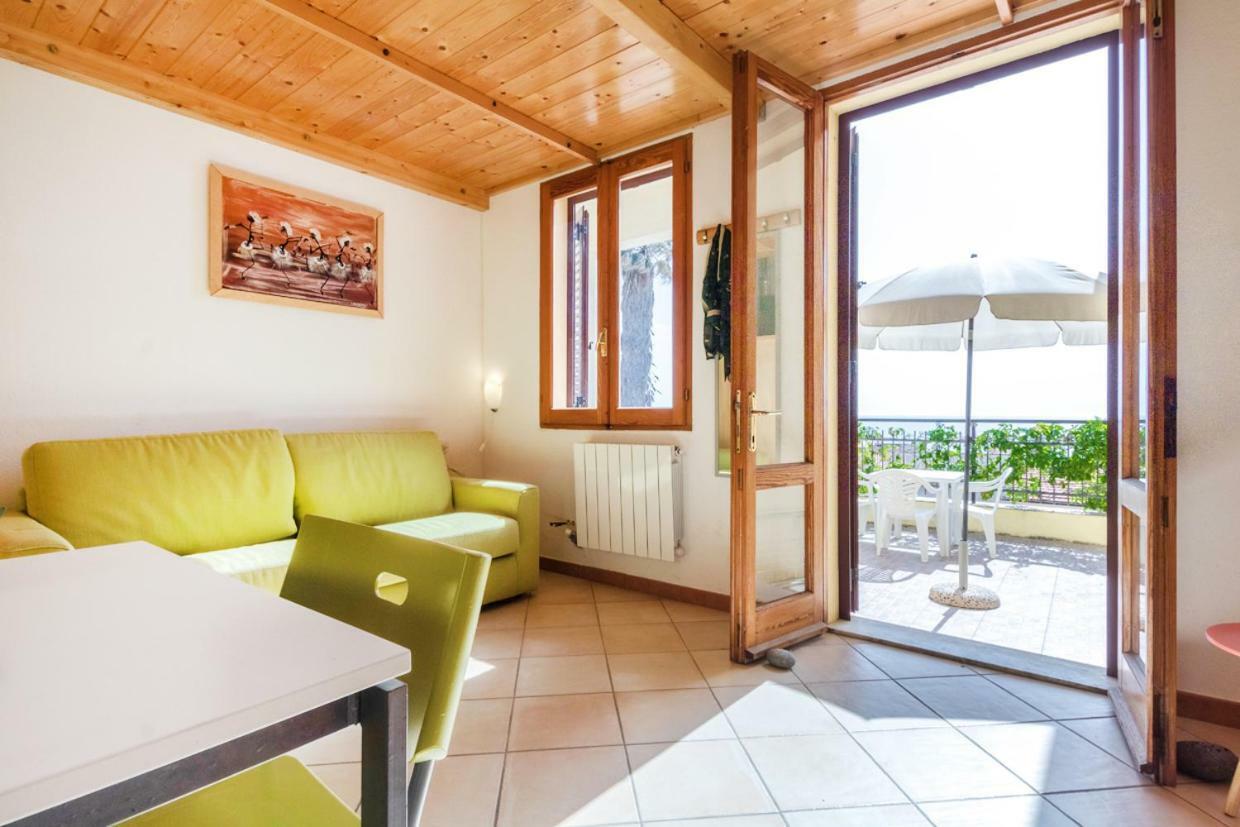 Mare Lughente Bed & Breakfast S'archittu Bagian luar foto