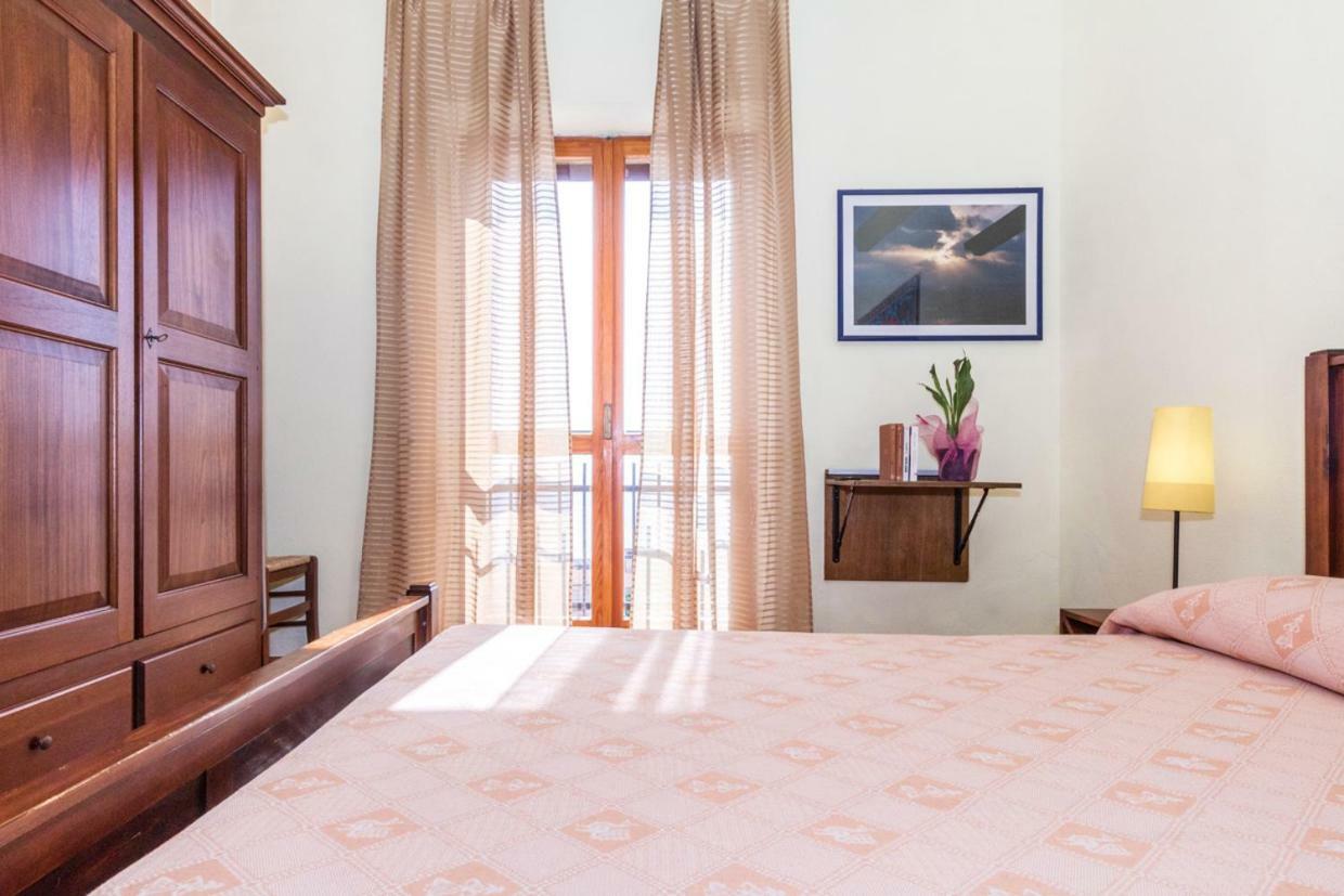 Mare Lughente Bed & Breakfast S'archittu Bagian luar foto