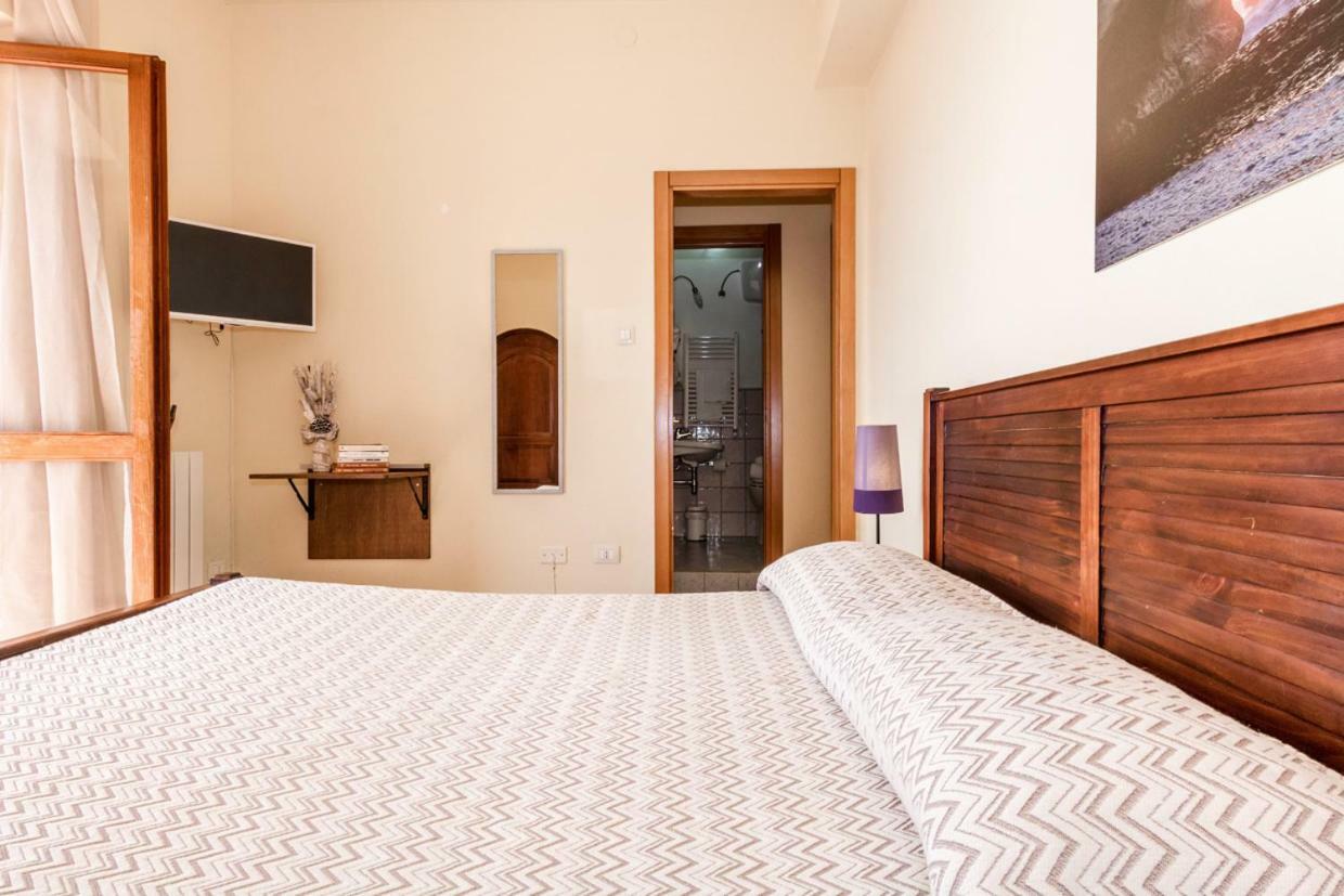 Mare Lughente Bed & Breakfast S'archittu Bagian luar foto