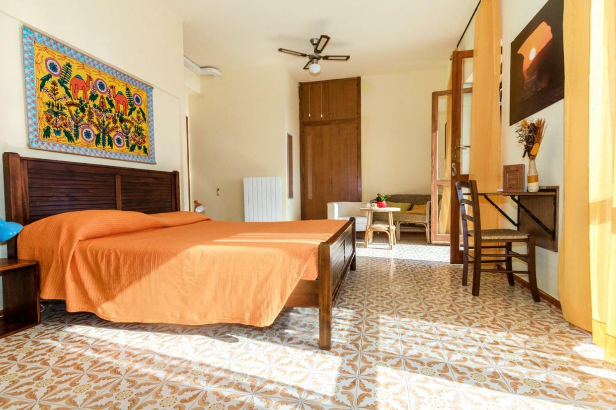 Mare Lughente Bed & Breakfast S'archittu Bagian luar foto