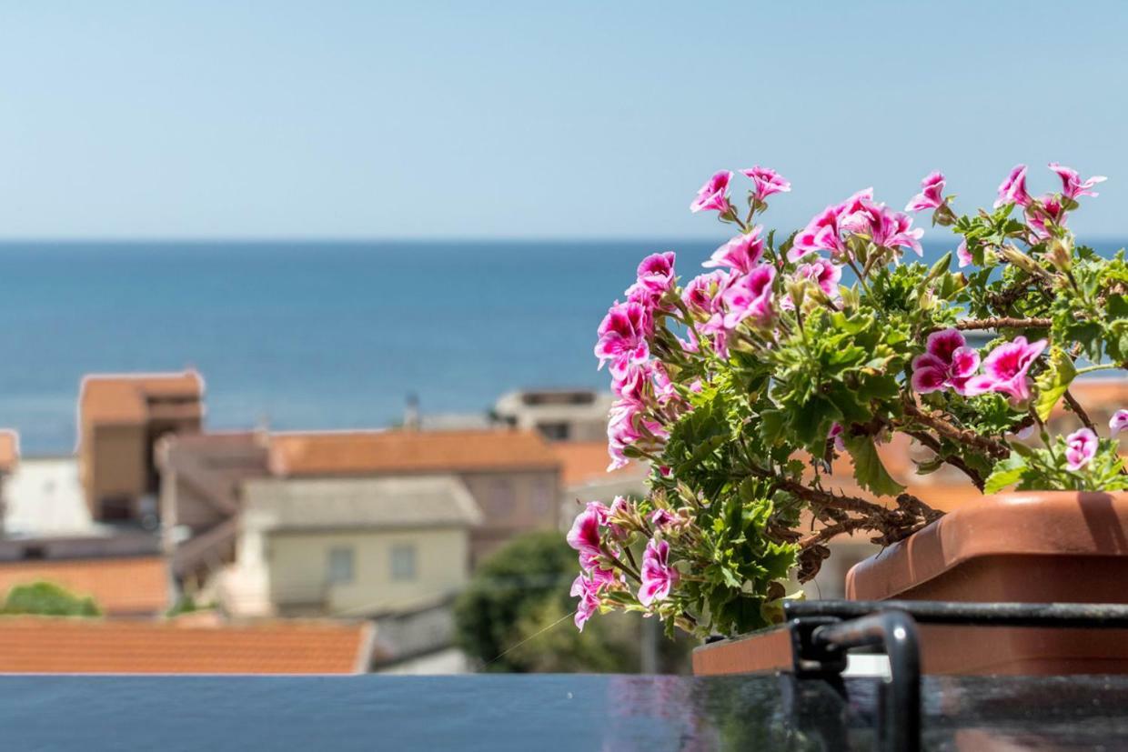 Mare Lughente Bed & Breakfast S'archittu Bagian luar foto