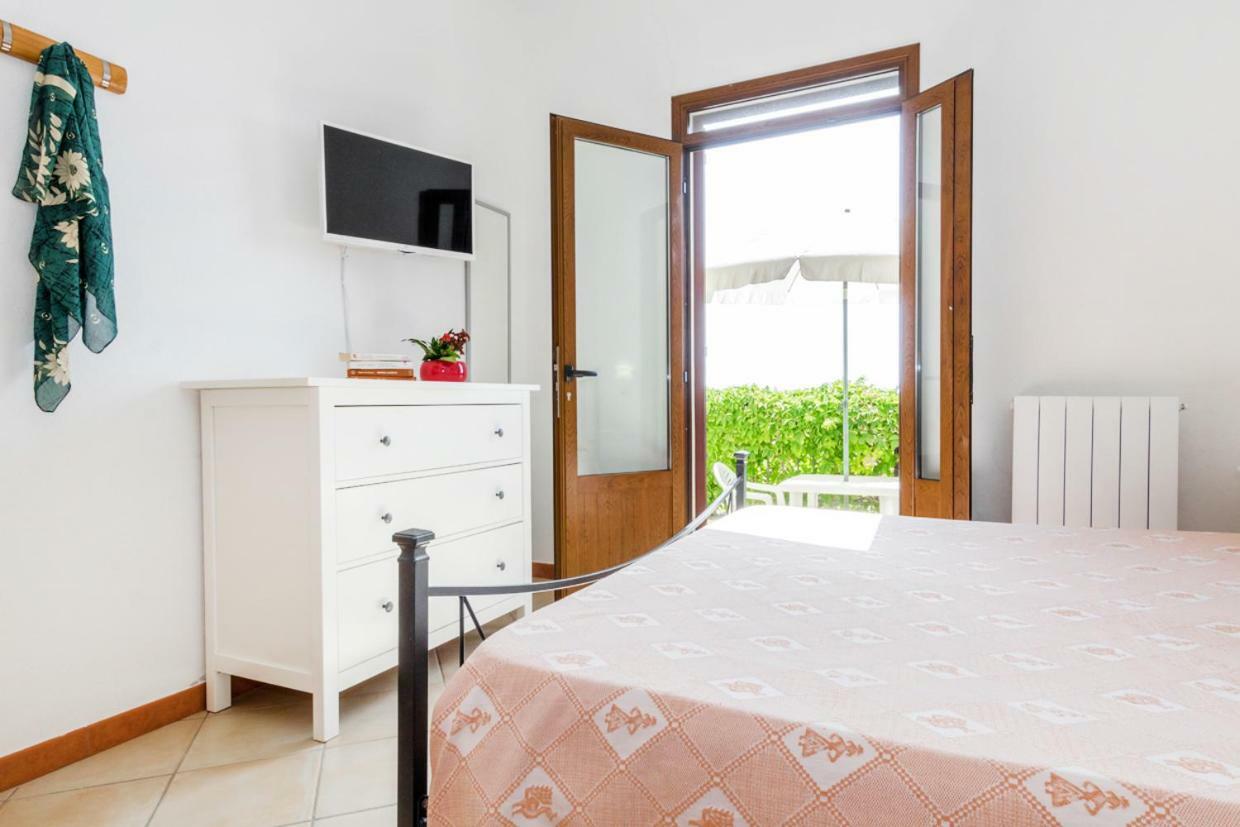 Mare Lughente Bed & Breakfast S'archittu Bagian luar foto