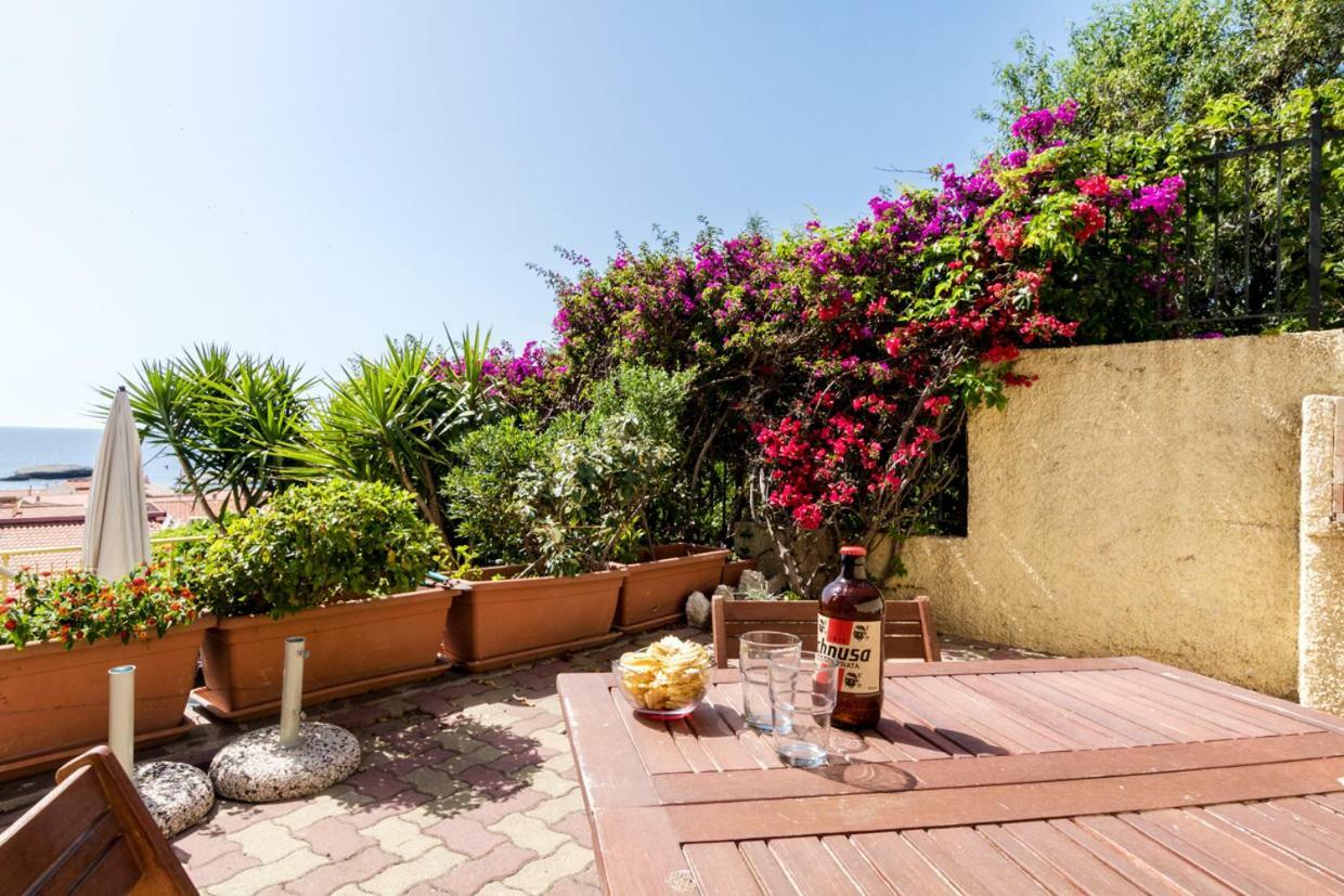 Mare Lughente Bed & Breakfast S'archittu Bagian luar foto