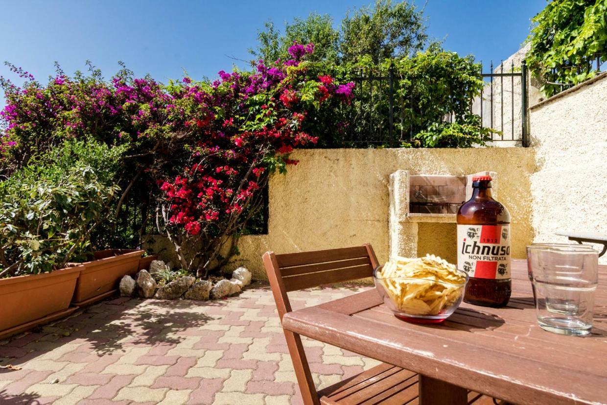 Mare Lughente Bed & Breakfast S'archittu Bagian luar foto