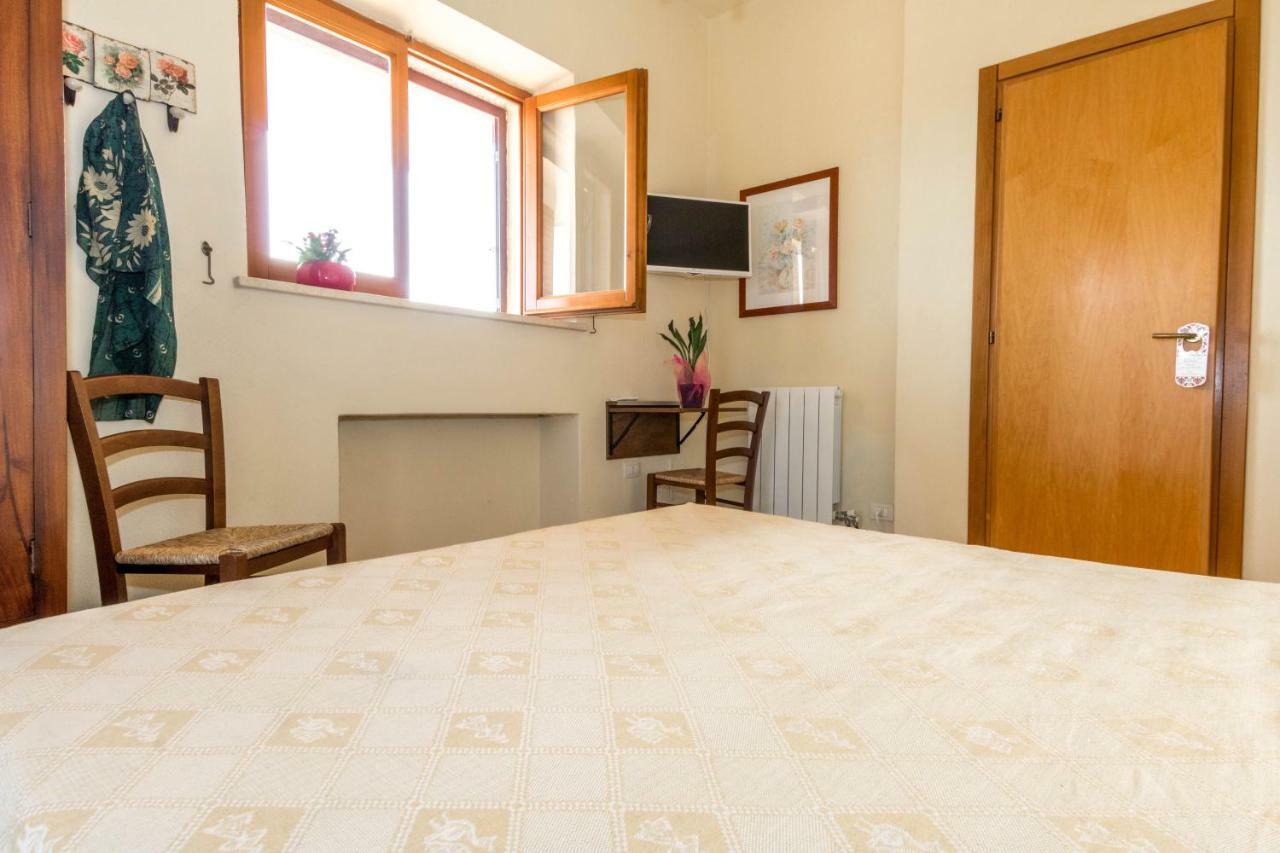 Mare Lughente Bed & Breakfast S'archittu Bagian luar foto
